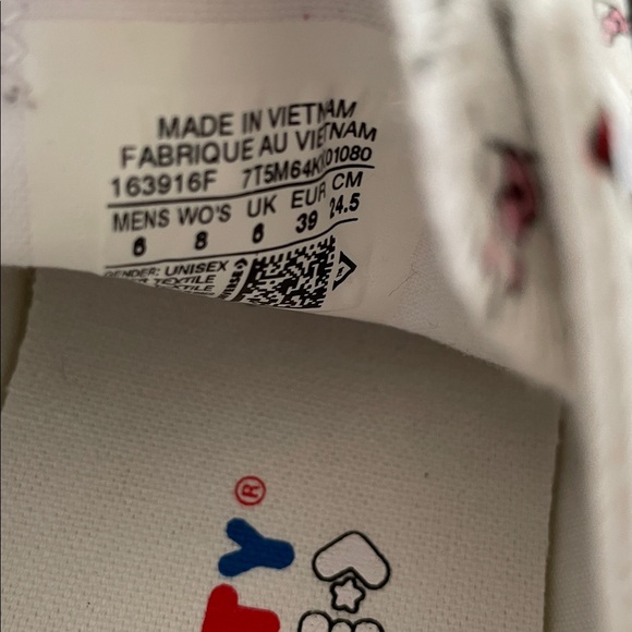 Hello Kitty x converse size 8 - Picture 8 of 10